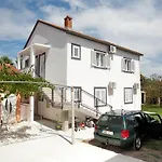 Apartment Toni With Private Parking