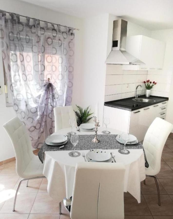 Toni With Private Parking Apartament