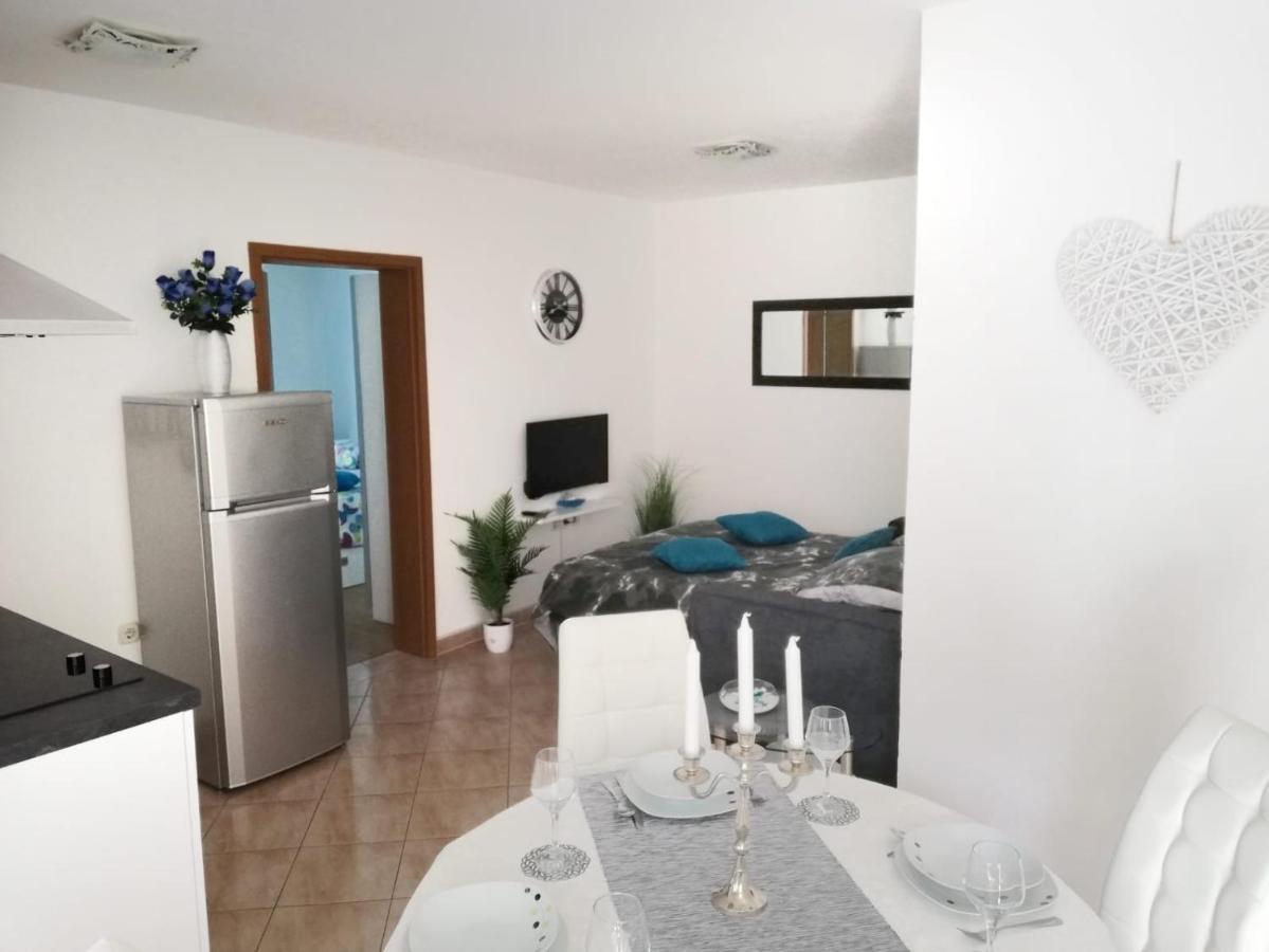 Toni With Private Parking Apartament Zadar