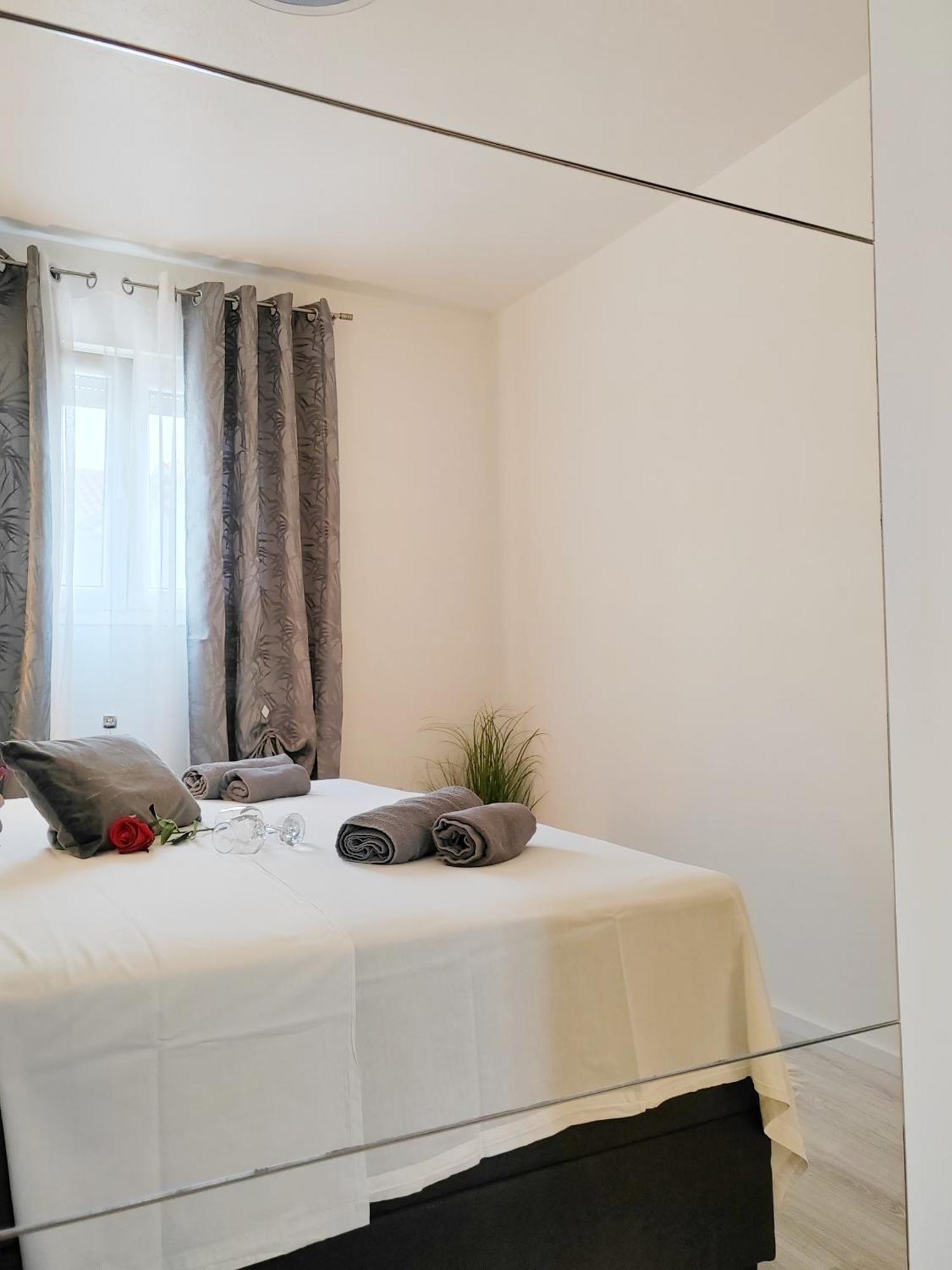 Toni With Private Parking Apartament Zadar
